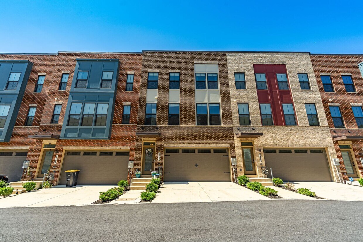Modern 3 BR Townhome in Village of Towne Square Includes Trash, Cable/internet and Landscaping! - Modern 3 BR Townhome in Village of Towne Square Includes Trash, Cable/internet and Landscaping!