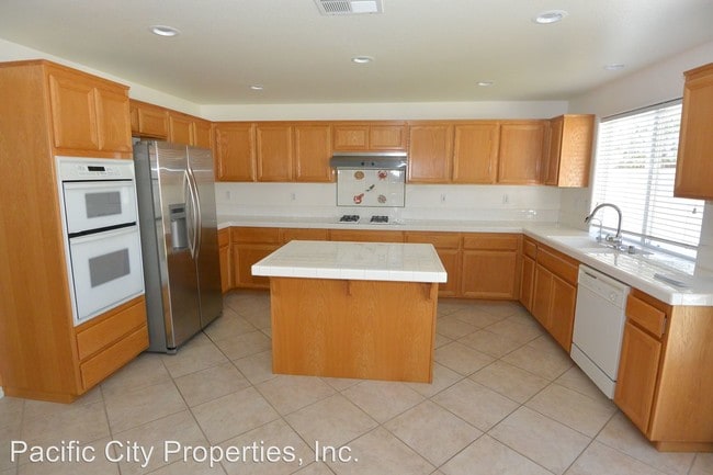 Building Photo - 4 br, 2.5 bath House - 18 Hidden Brook