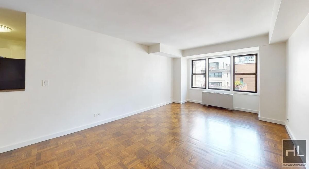Primary Photo - EAST 63 STREET