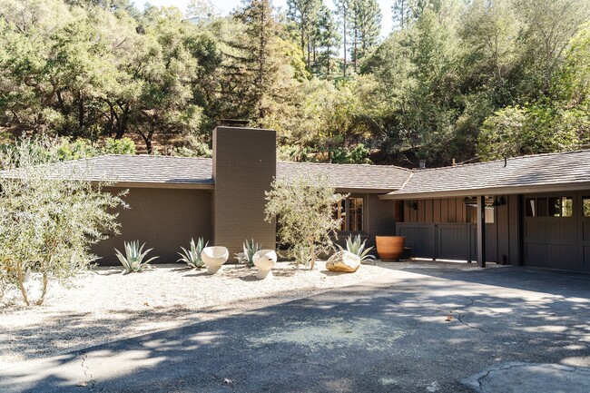 Building Photo - 1755 Old Ranch Rd