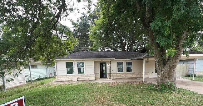 Building Photo - 1515 W Blum St