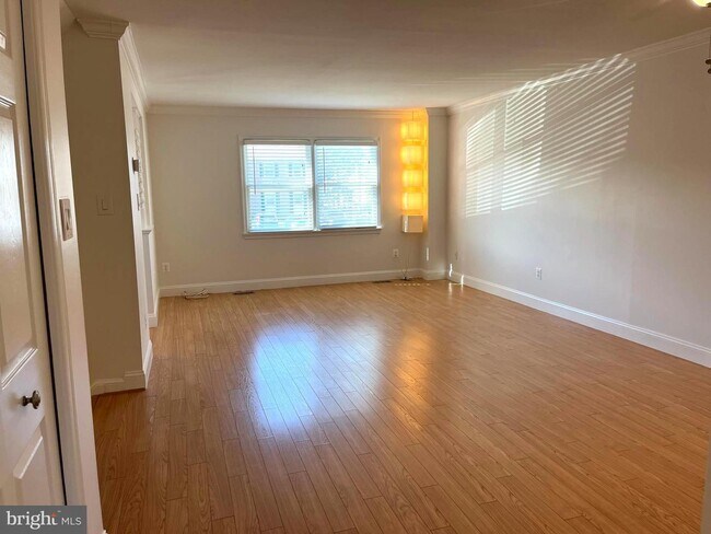 Building Photo - 7480 Covent Wood Ct