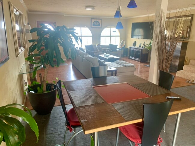 Foto del edificio - 2457 Burgener Blvd