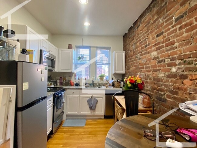 Foto del edificio - Beautiful One Bed Right In The North End