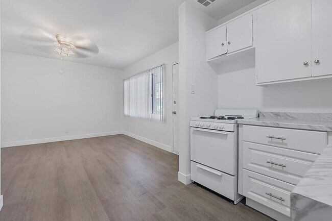 Foto del edificio - 4321 E Imperial Hwy