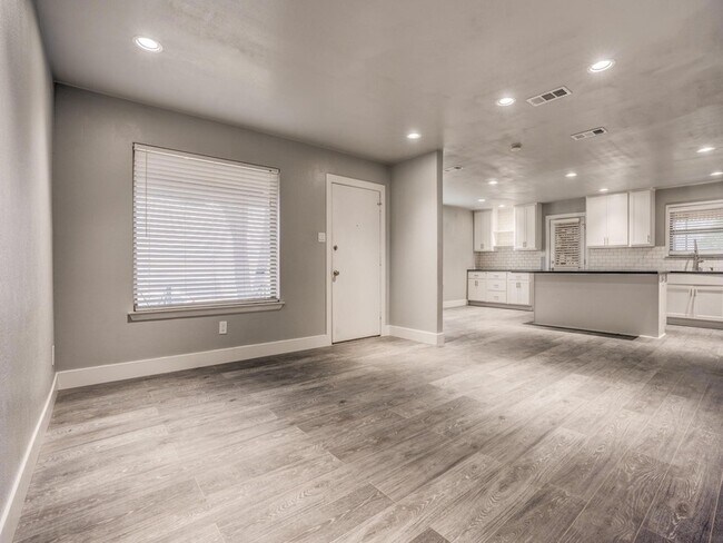 Foto del edificio - 10743 Lake Gardens Dr