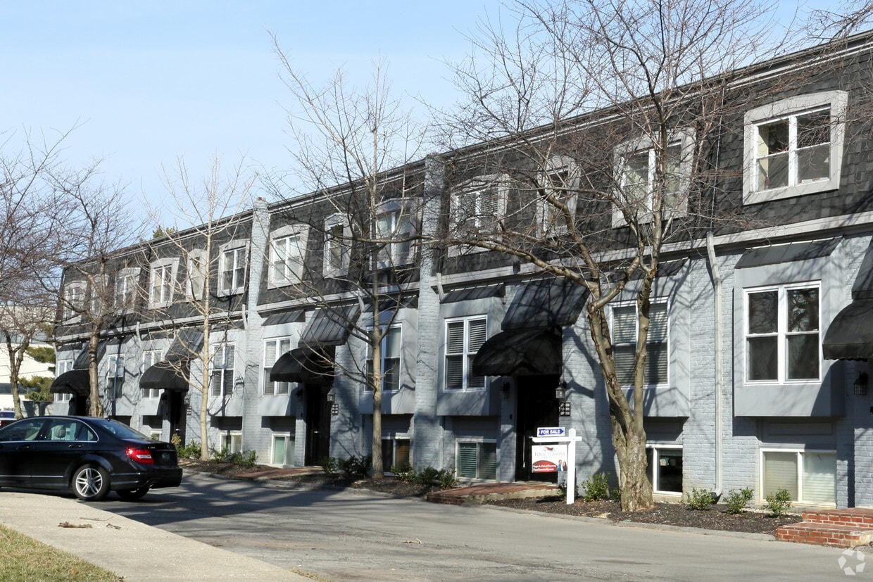 Building Photo - Clay Villa