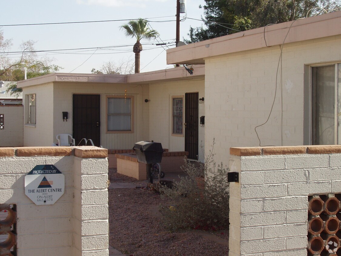 Building Photo - 3417 N 24th Ln