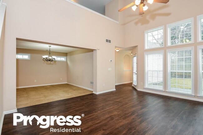 Building Photo - 2250 Highland Gate Dr