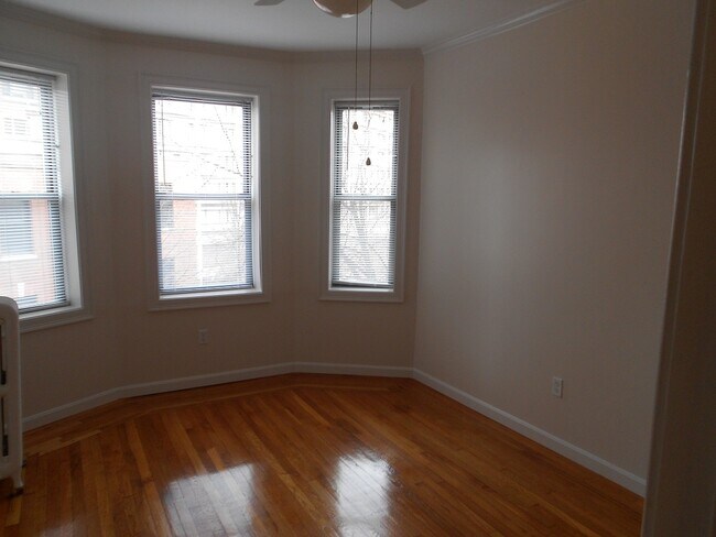 Foto del edificio - 33 Edgerly Rd