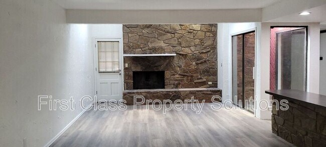 Foto del edificio - 7407 Kings Manor Ct