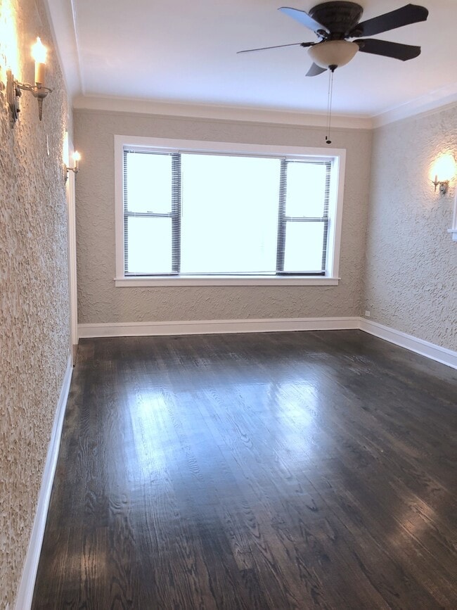 Photo - 2422 W Fullerton Ave Apartment