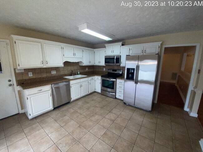 Foto del edificio - 429 Oakgrove Dr