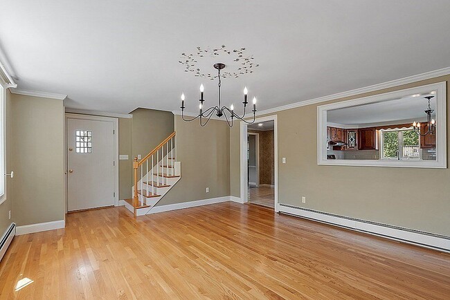 Building Photo - 9 Woodbury Ave