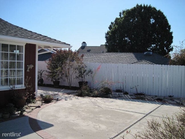 Building Photo - 24382 Los Serranos Dr