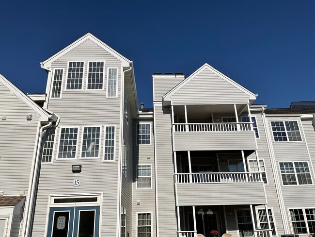 Building Photo - 15 Forest Glen Cir