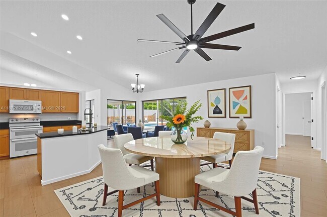 Foto del edificio - 9721 Majestic Way