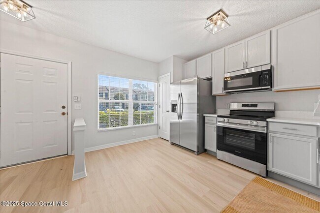 Foto del edificio - 1311 Hampton Park Ln