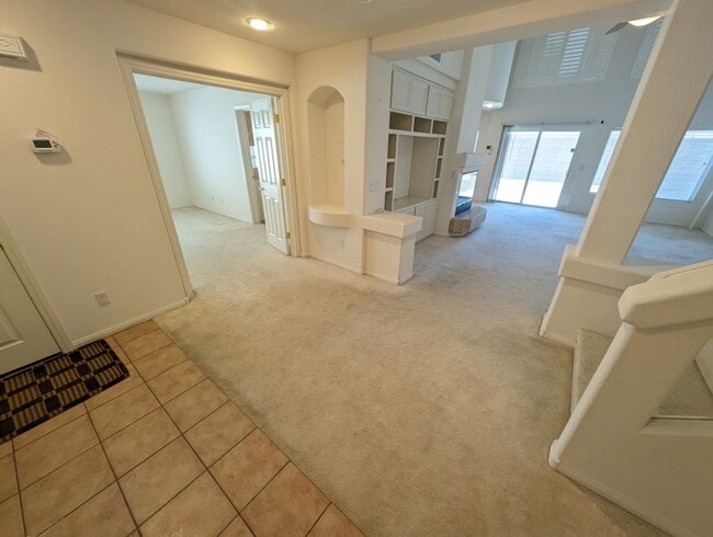 Building Photo - 10900 Royal Highlands St