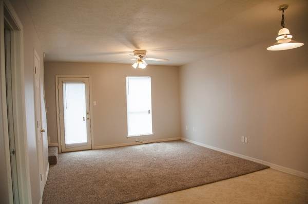 Foto del edificio - 127 Oakcrest Dr