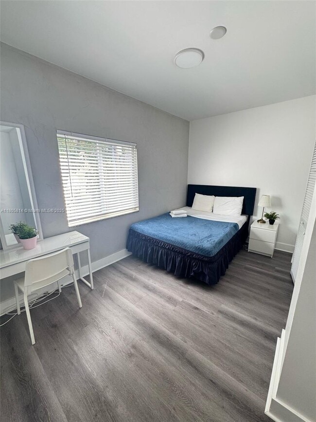 Foto del edificio - 1684 SW 10th St