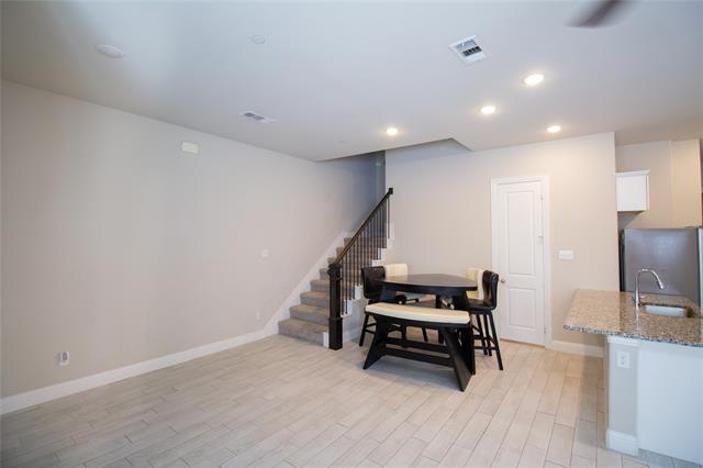 Building Photo - 6267 Blythe Dr