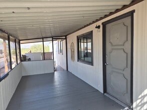 Building Photo - 5422 N Royal Palm Dr