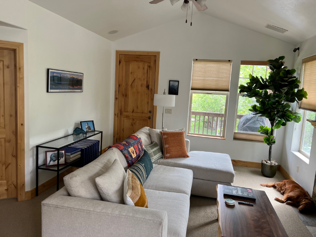 Building Photo - Foxpoint at Redstone  - SUMMER LEASE ONLY