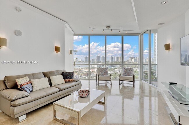 Foto del edificio - 18101 Collins Ave