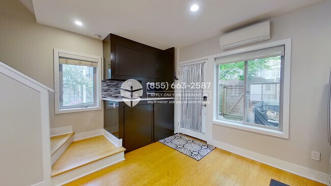 Building Photo - 1927 9th Ave W