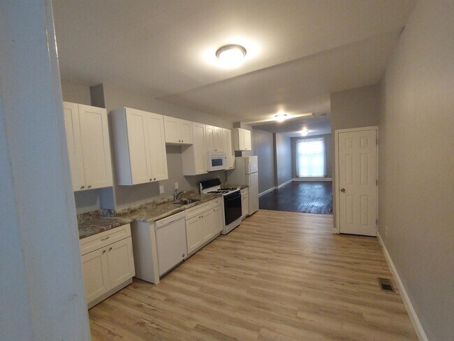 Building Photo - 511 N Kenwood Ave