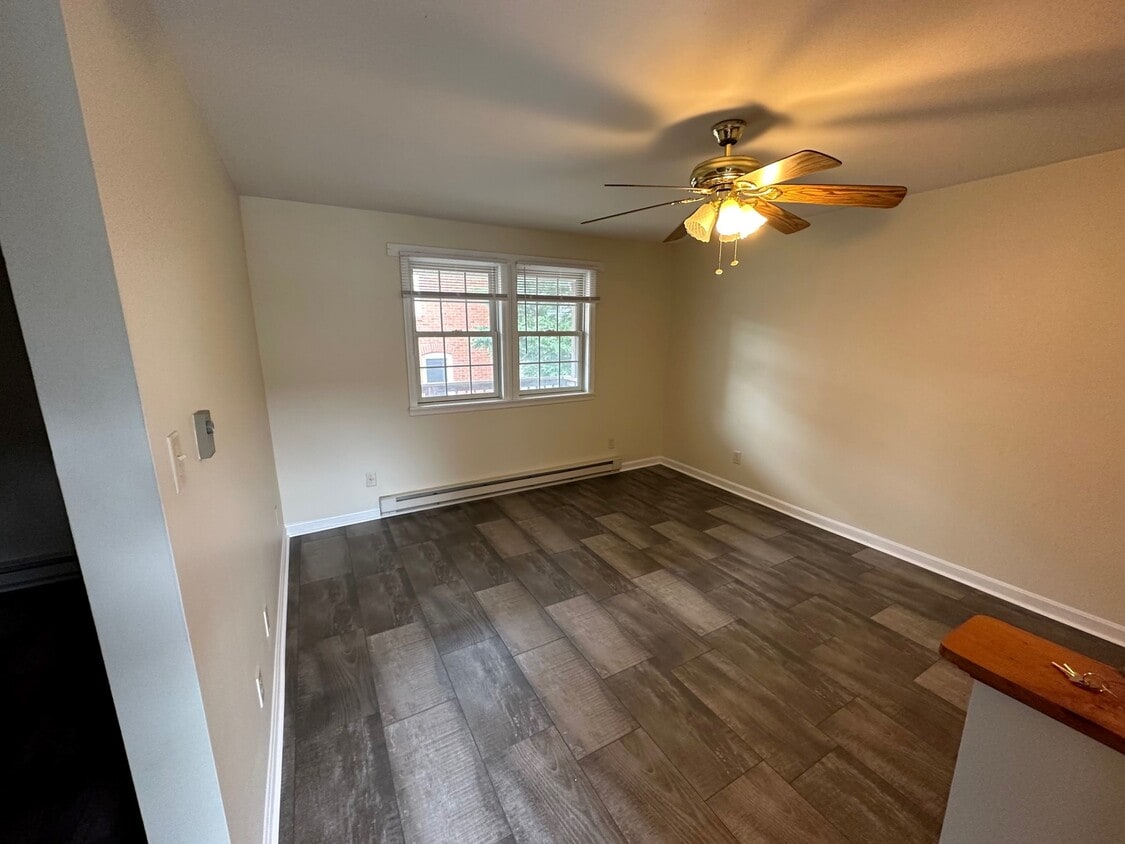 Living V2 - 426 W Main St