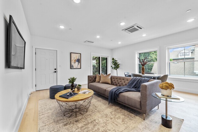 Foto del edificio - 208 Spencer Ave