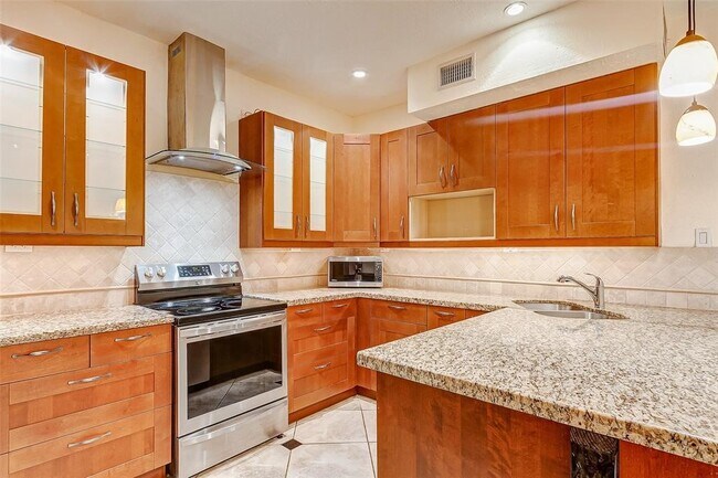 Foto del edificio - 7350 Kirby Dr