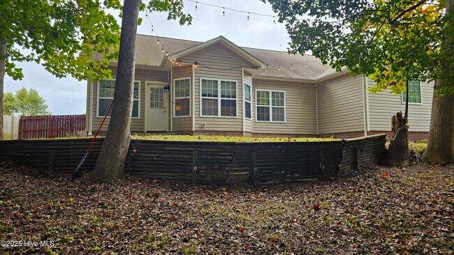 Building Photo - 300 Buoy Ct