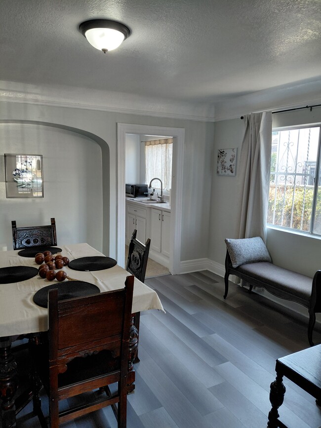 Building Photo - 2627 Buckingham Rd