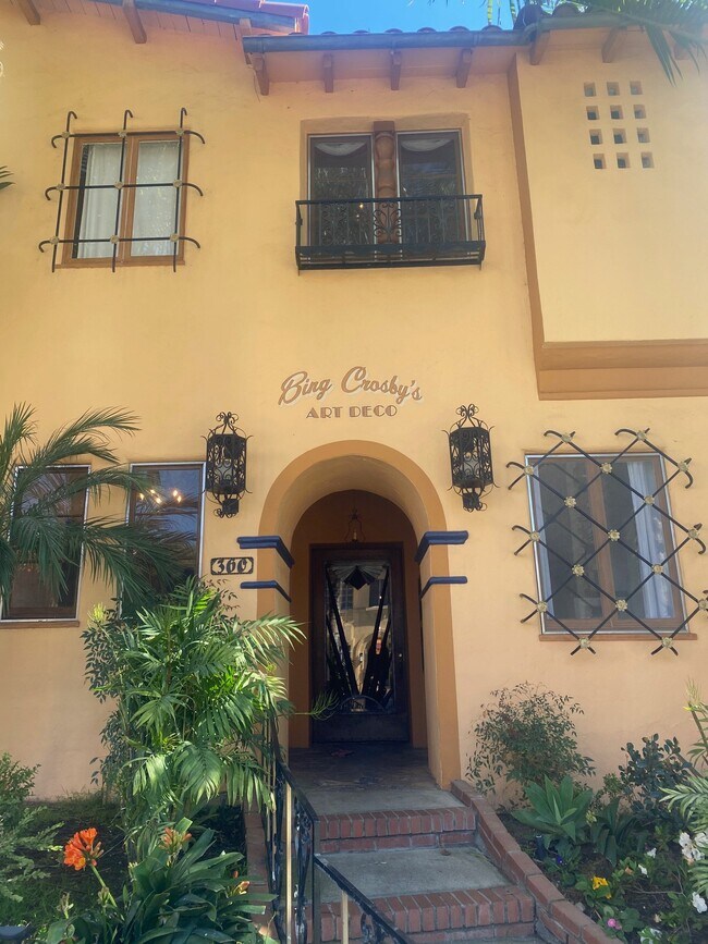 Foto del edificio - 360 Cloverdale Ave