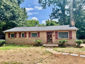 Building Photo - 323 Frank Dr