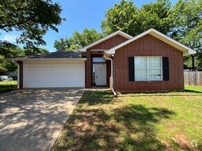 Building Photo - 215 Willowbrook Ln