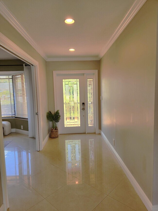 Foto del edificio - 3250 Lakeview Blvd
