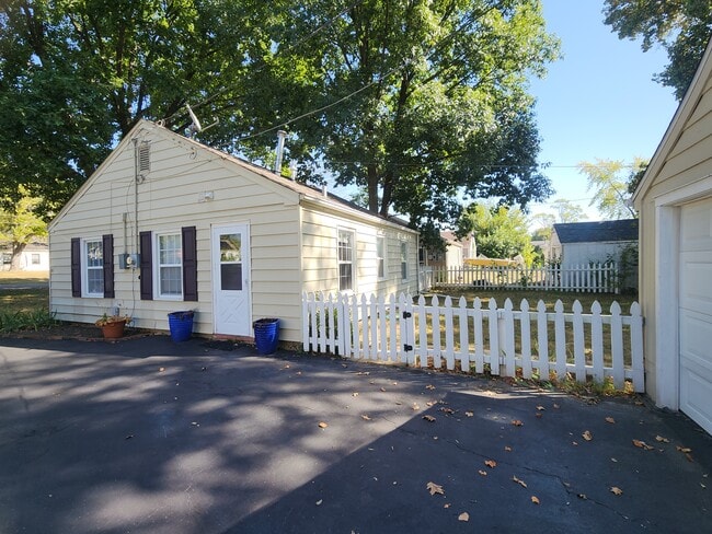 Foto del edificio - 5215 N Glen Elm Dr