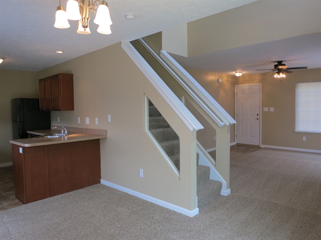 Building Photo - 627 Pine Lake Dr