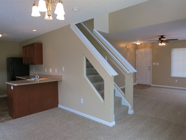 Foto del edificio - 627 Pine Lake Dr