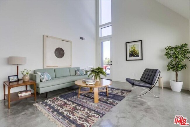 Foto del edificio - 2852 Griffin Ave