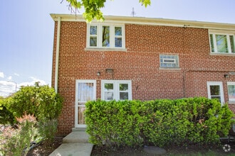 Building Photo - 330 Higgins Rd