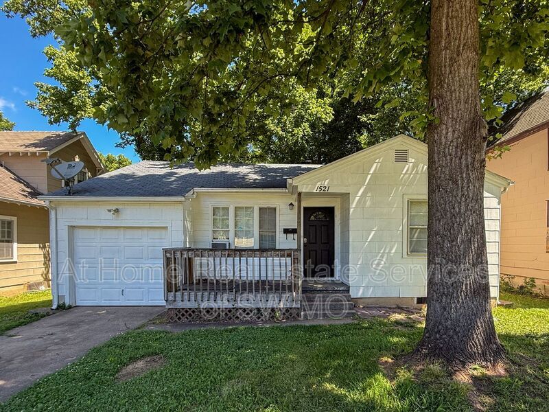 Primary Photo - 1521 E McDaniel St