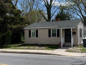 Building Photo - 102 Flower St