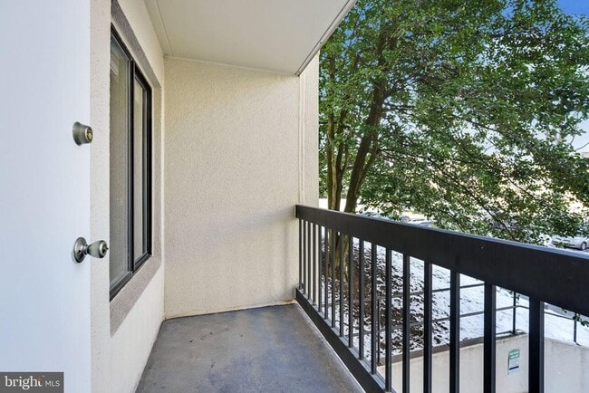 Foto del edificio - 6300 Stevenson Ave