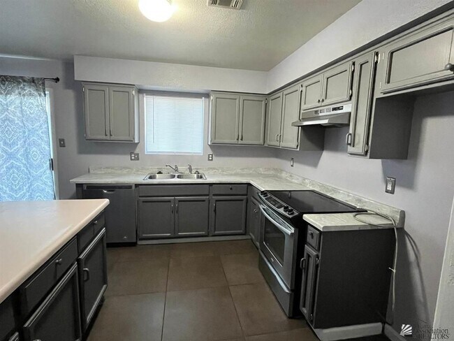 Building Photo - 2835 W 27th Pl