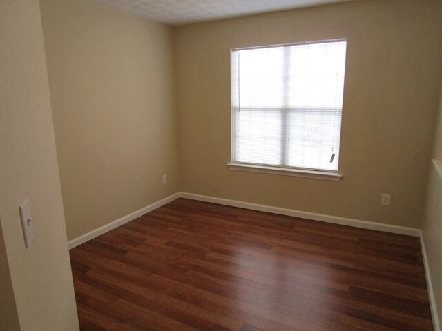 Foto del edificio - 3395 Essex Ct NW